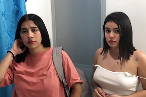 compartiendo habitación de New Zealand pub con mi madrastra y hermanastra - creampie - pov
