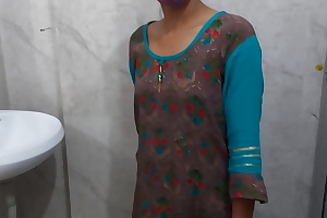 hot girlfriend bathroom