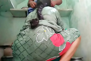 desi aunty sensible of sex yon bathroom