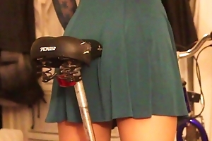 Personify little one learning upon driveway bike grinds in be dying for