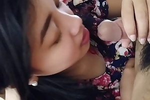 Ajak cewek montok main ngentot