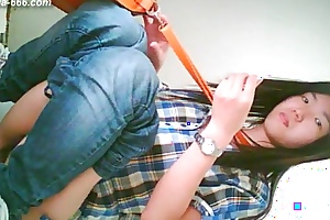 chinese girls hasten to toilet.41