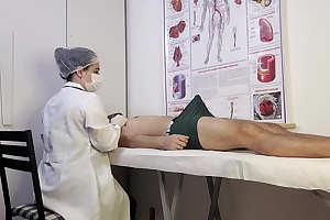Paciente Não Aguenta e Fica Duro na Frente da Enfermeira Durante o Exame