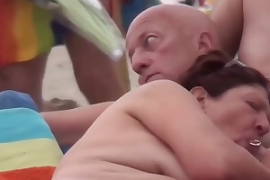 I am being naked in my amateur mature porn vid