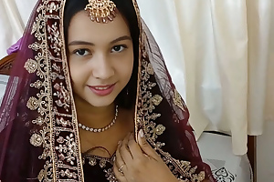 NEWLY MARRIED DESI COUPLE FIRST NIGHT SEX