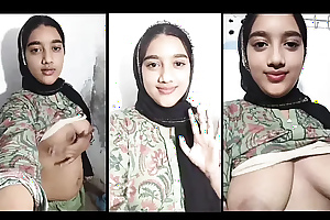 Beautiful hijabi girl showing hawt big boobs